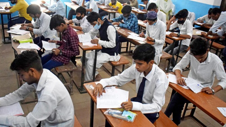 CBSE Date Sheet 2027: कक्षा 10 और 12 की डेट शीट कब आएगी? जानें बोर्ड परीक्षा कार्यक्रम और डाउनलोड प्रक्रिया